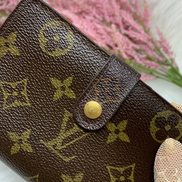 067 Authentic Louis Vuitton Monogram Kiss Lock Wallet Datecode: SB1005 - Picture 2 of 12